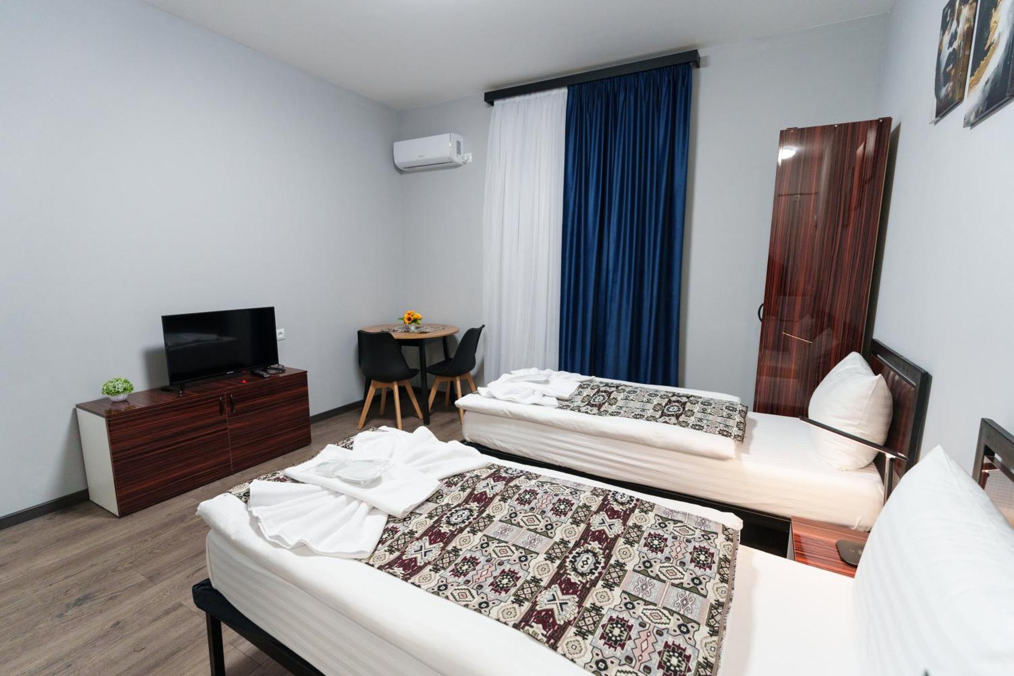 Gh Family Hotel Erevan Exterior foto